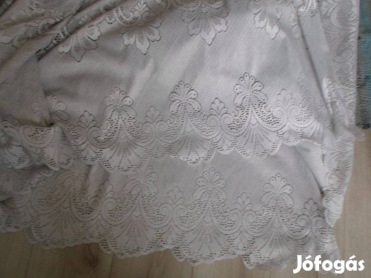 Óriás fehér függöny