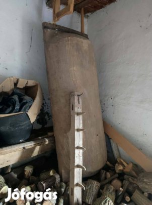 Óriás forrázzó fateknő