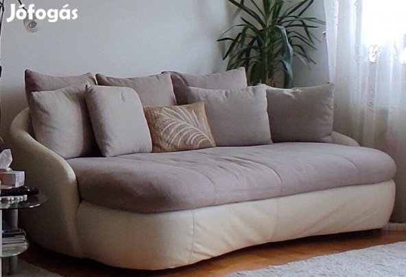 Óriás kanapé