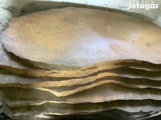 Óriás kert tipegő