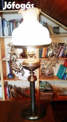 Óriás méretű antik asztali lámpa különleges karokkal, tejüveg ernyővel