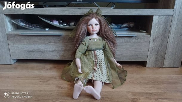Óriás szépséges porcelán baba 58cm