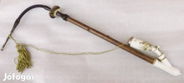 Óriás vadas jelenetes Porcelánpipa alpakka fedéllel, bojtos zsinórral