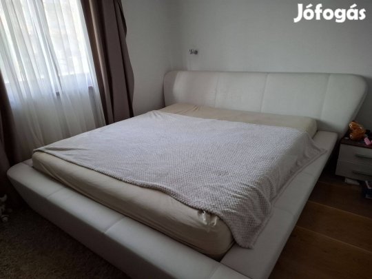 Óriási franciaágy eladó
