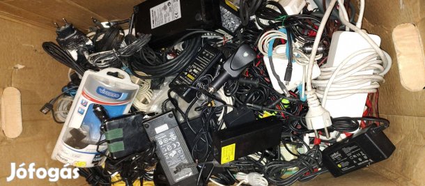 Óriási karton vegyes elektronikai kábel,vezeték,tápegység csomag
