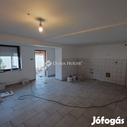 Örkényi 135 nm-es ház eladó