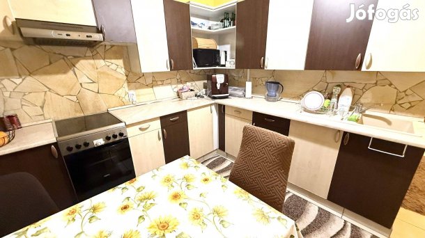 Örökösföldön 65 nm-es 3 szobás 3. emeleti erkélyes lakás eladó