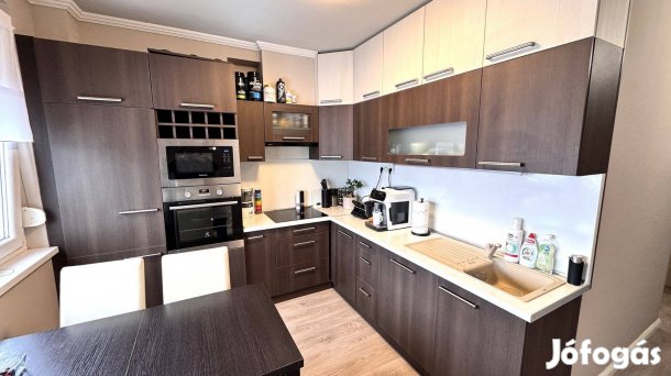 Örökösföldön igényesen felújított 65 nm-es 3 szobás lakás eladó