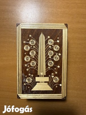 Orosz / Szovjet kézzel faragott, szalmaberakással díszített fadoboz