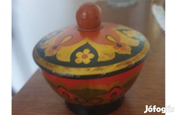 Orosz festett fatál fedéllel eladó