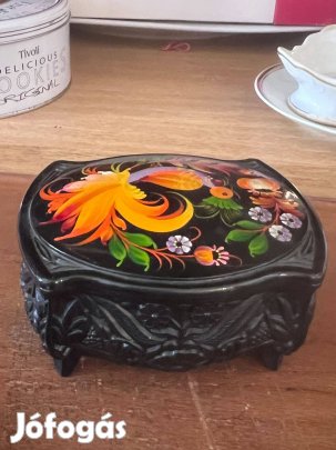 Orosz lakkozott miniatűr díszdoboz (Fedoskino vagy Palekh stílus)