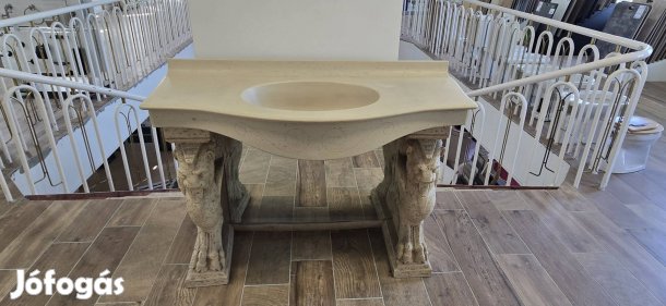 Oroszlán lábas mosdó