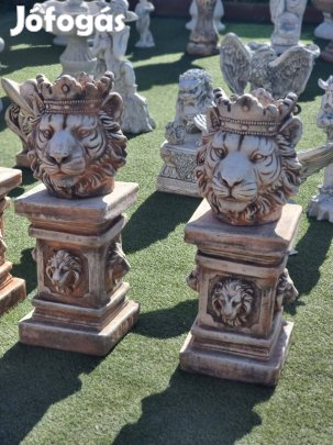 Oroszlánkirály virágtartó, műkő oszlopon