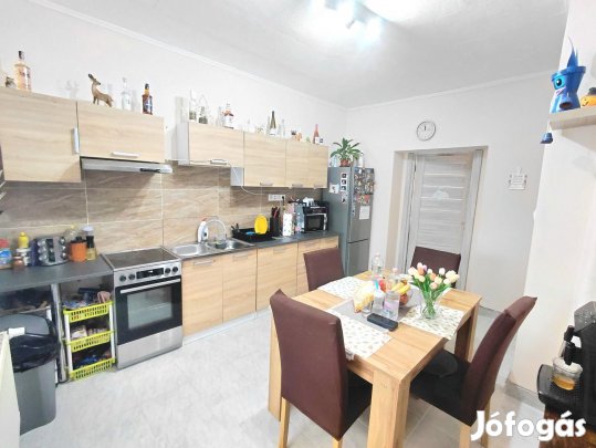 Oroszlány, 2 szobás  tégla lakás eladó