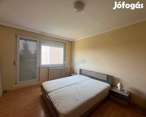 Oroszlány kedvelt, zöldövezeti részén, 1. emeleti, 2 szobás lakás!