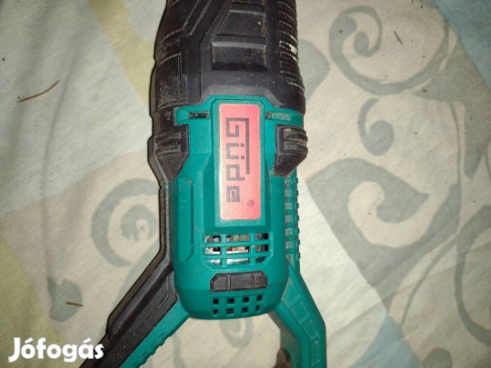 Orrfűrész akkumulátorral, töltő nélkül.