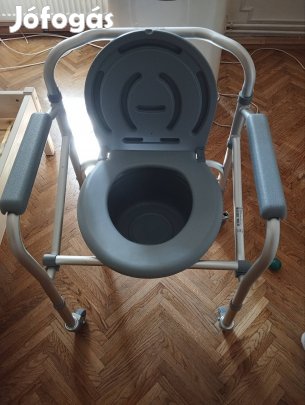 Orvosi gurulós wc össze csukható.