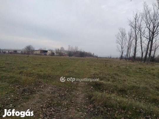 Ösküi 1052 nm-es telek eladó
