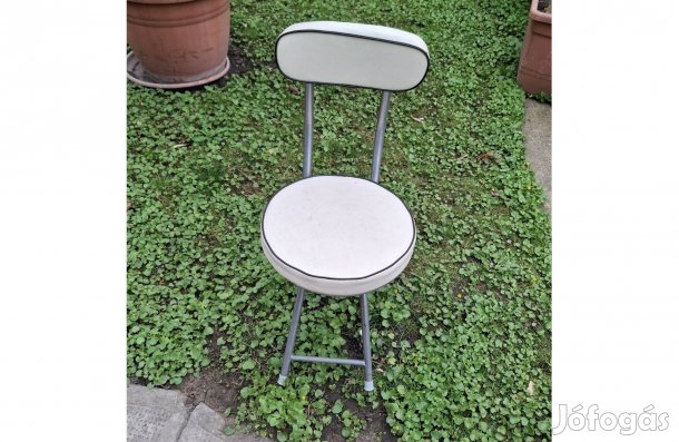 Összecsukható, párnázott szék 15000 forintért eladó