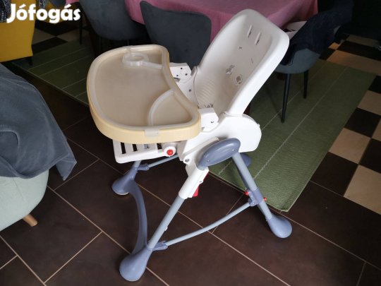 Összecsukható etetőszék