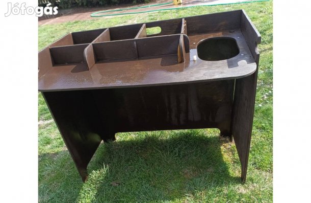 Összecsukható fa asztalka utcai árusoknak