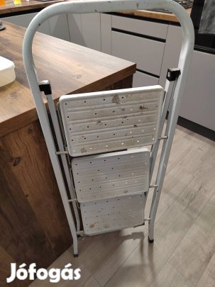 Összecsukható fellépő 3 lépcsős