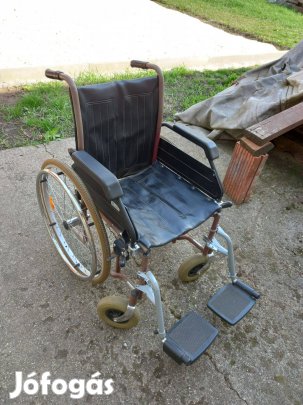 Összecsukható kerekesszék