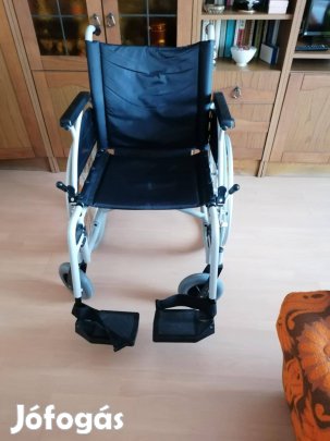 Összecsukható tolószék