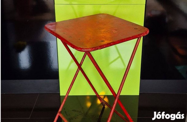 Összecsukható vintage, retró fém piros asztal