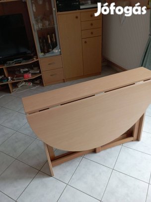 Összehajtható asztal
