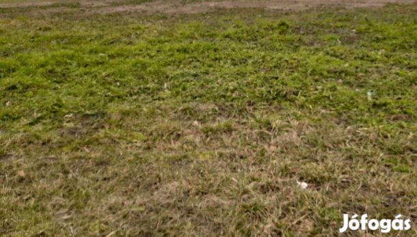 Összközműves telek Siófok-Aranyparton, 200 méterre a parttól!