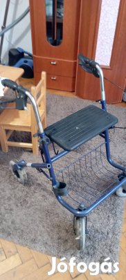 Öszecsukhatos járó segd kocsi.