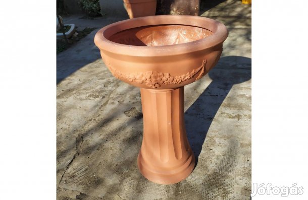 Oszlopos virágtál, virágtartó