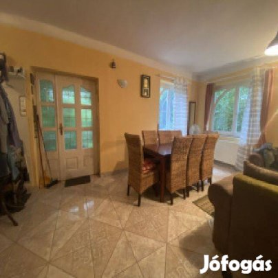 Öt szobás tégla családi ház Gödön