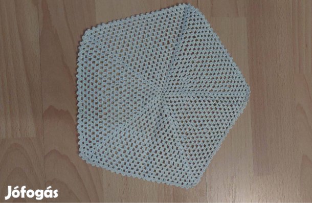 Ötszögletű horgolt csipke