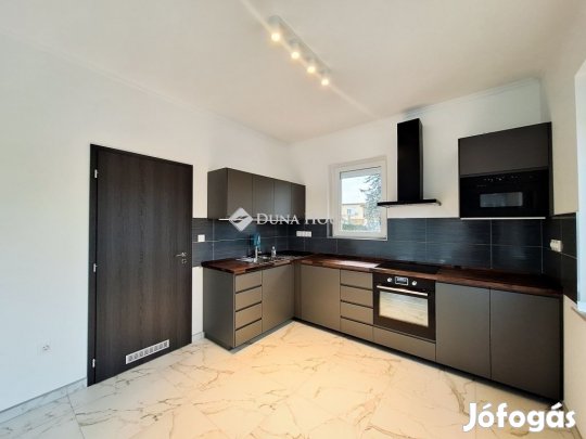 Otthon Startra, kis kerttel