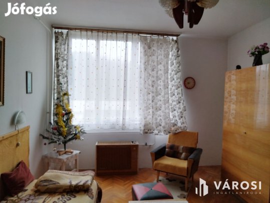 Otthonos, kétszobás lakás eladó!
