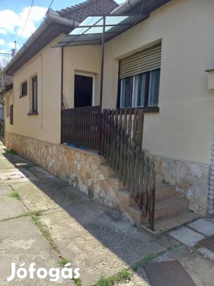 Otthonos családi ház Pilisszentiván központi, mégis csendes ré...