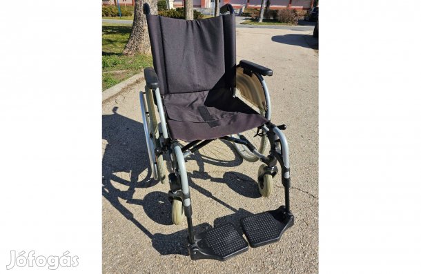 Ottobock kerekesszék könnyű, összecsukható, levehető kerekekkel