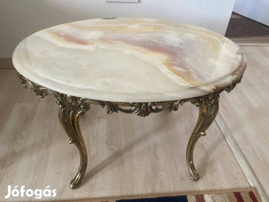 Ovális, márvány lapos dohányzó asztal