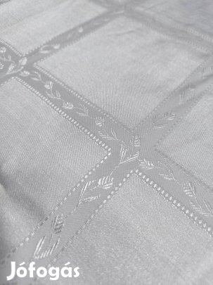 Ovális alakú fehér abrosz 420x280 cm méretű