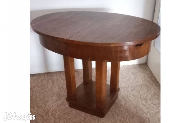 Ovális fa asztal