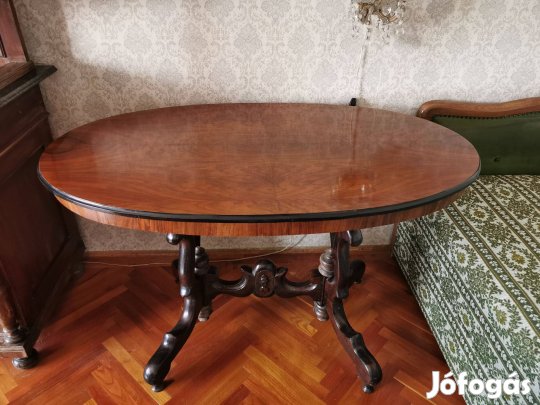 Ovális mahagóni furnér étkezőasztal