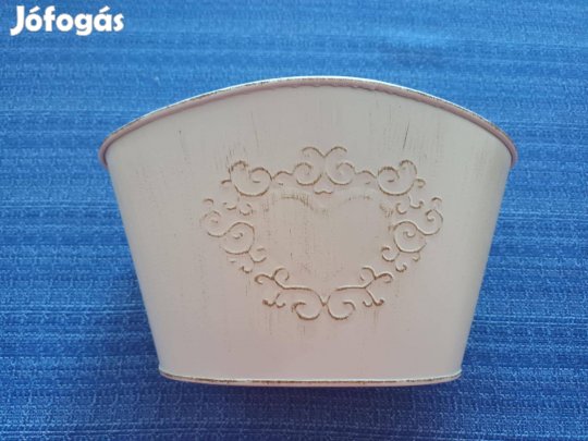 Ovális szívmintás cink tál antikolt krém 17x12x8/10cm