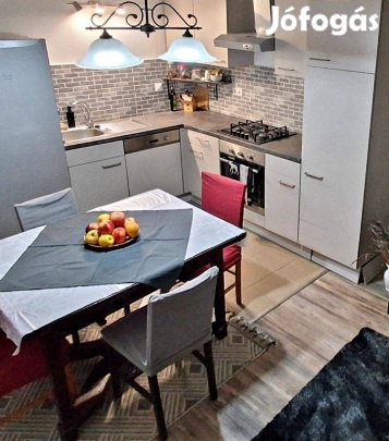 Óvodánál Amerikai konyhás 3 szobás