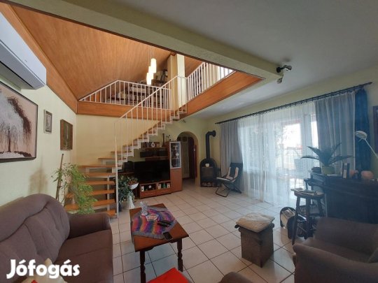 PANORÁMÁS, TÁGAS CSALÁDI HÁZ ELADÓ PÉCS  ÜRÖG