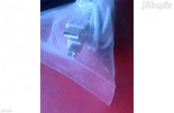 PC-t a nyomtatóval vagy szkennerrel összekötő kábel , USB