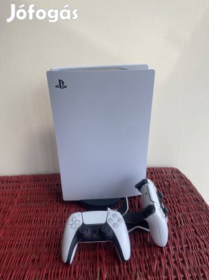 PS5 Digital + 2 kontroller + töltő - hibátlan, dobozos