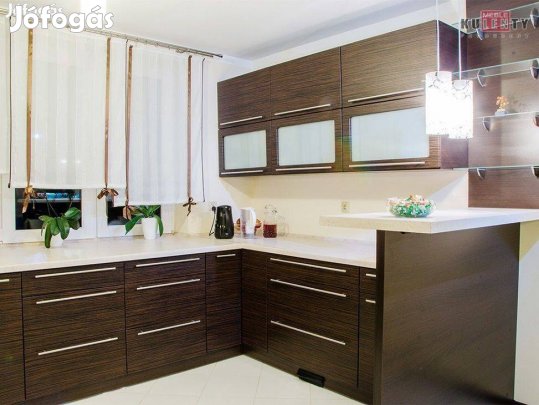 P.123 Összeszerelt Szines új konyhabútor egyben és bontva is lehet ké