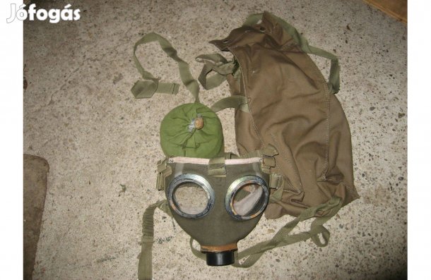 P.V. maszk tartozékokkal